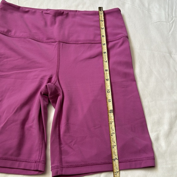 Athleta brand yoga or stretch Shorts. Purple size M - Picture 4 of 5